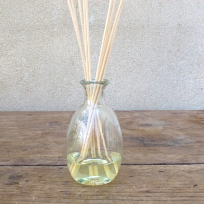 la-soufflerie-amour-sans-anse-vase-bud-vase-transparent-hand-blown-recycled-glass