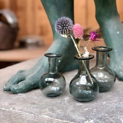 piccola-bud-vase-with-dried-flowers-in-a-smoky-colored-hand-blown-recycled-glass