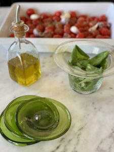 la-soufflerie-bagno-rectangulaire-transparent-bottle-pot-a-confiture-grand-transparent-jar-assiette-10cm-olive-small-plate
