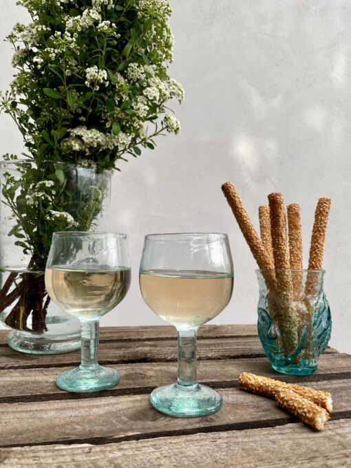 la-soufflerie-chalice-wine-glass-verre-tete-turquoise-light