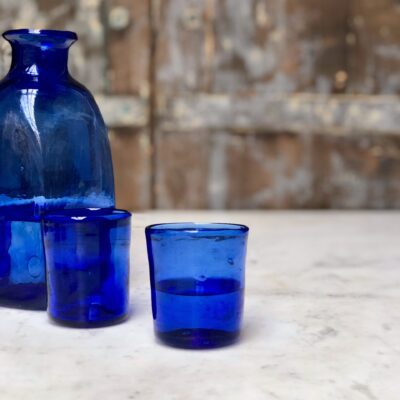 la-soufflerie-lyonnais-quinquet-blue-drinking-glass-bouteille-carre-dark-blue-carafe