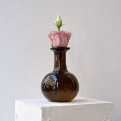 la-soufflerie-piccola-dark-brown-vase-bud-vase-hand-blown-recycled-glass