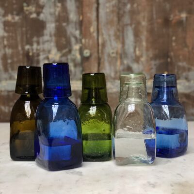 la-soufflerie-bouteille-carre-petit-square-carafe-dark-brown-dark-blue-olive-transparent-light-blue-with-lyonnais-quinquet-drinking-glasses