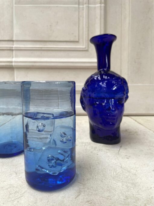 la-soufflerie-ice-tea-light-blue-drinking-glass-roma-dark-blue-head-shaped-carafe