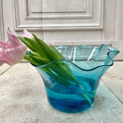 la-soufflerie-vase-foulard-turquoise-with-tulips